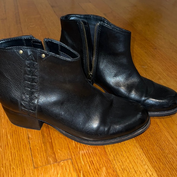 Black clark booties - Picture 1 of 3